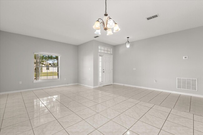 Building Photo - 1000 Vaquero Ln