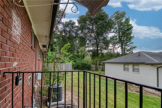 Building Photo - 3447 Pierce St