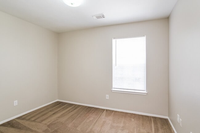 Building Photo - 5827 Clerkenwell Dr