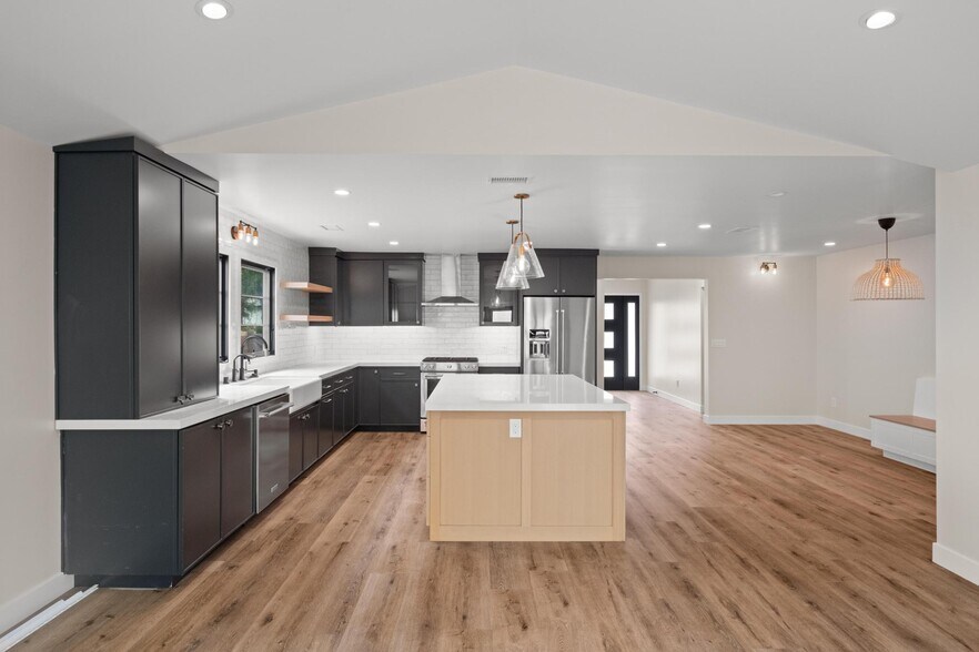 Building Photo - 2726 Andreo Ave