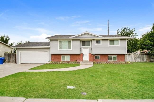 Primary Photo - Remodeled Orem Home! Large Backyard! Amazi...
