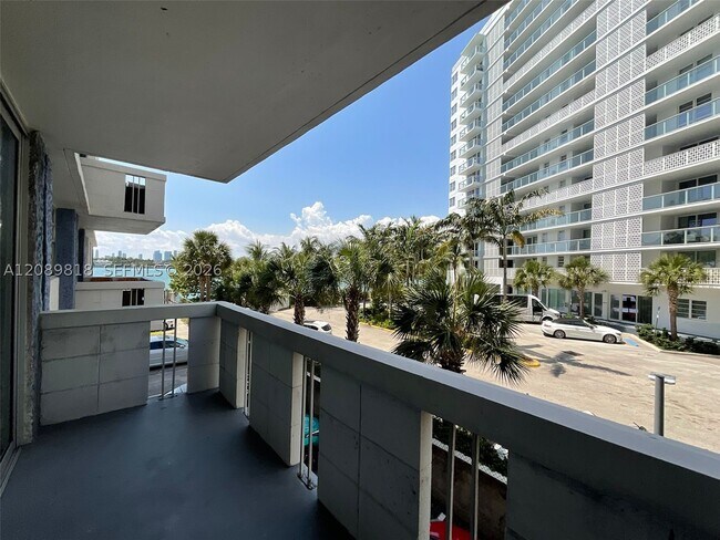 Building Photo - 800 West Dr