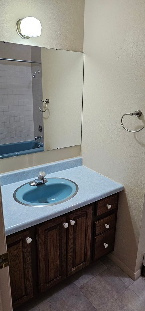 Building Photo - Newly Renovated 3Bed/2Bath Home Now Availa...