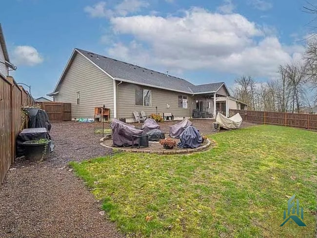 Building Photo - Updated 3 bedroom, 2 bathroom Single-family Home