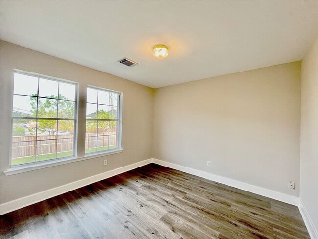 Building Photo - 1511 Nichole Woods Dr