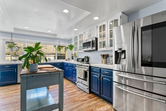 Building Photo - 24585 Overlake