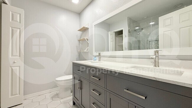 Building Photo - 307 N Red Rock St