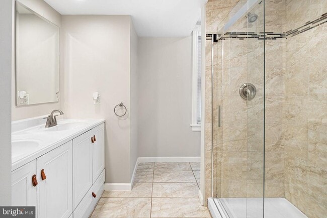 Building Photo - 232 Buchanan St