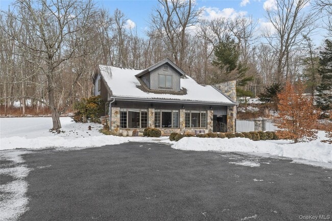 Building Photo - 600 Cantitoe St