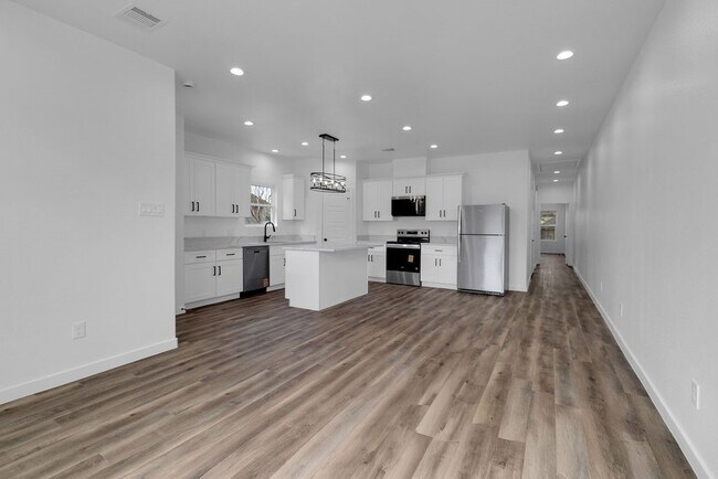 Building Photo - 106 Runnels St