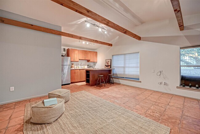 Building Photo - 1612 W Alabama St