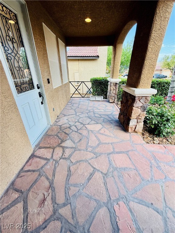 Building Photo - 777 Valley Rise Dr