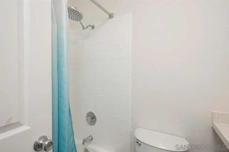 Building Photo - 6735 Amherst St