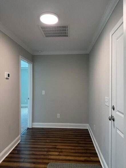 Building Photo - 1215 Seagrove Dr