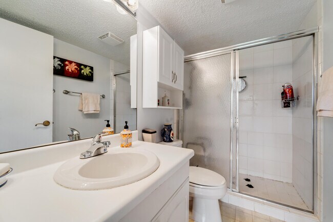 Building Photo - 18081 SE Country Club Dr