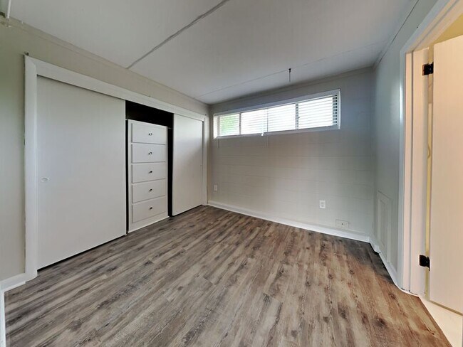 Building Photo - 2525 Merry Oaks Dr