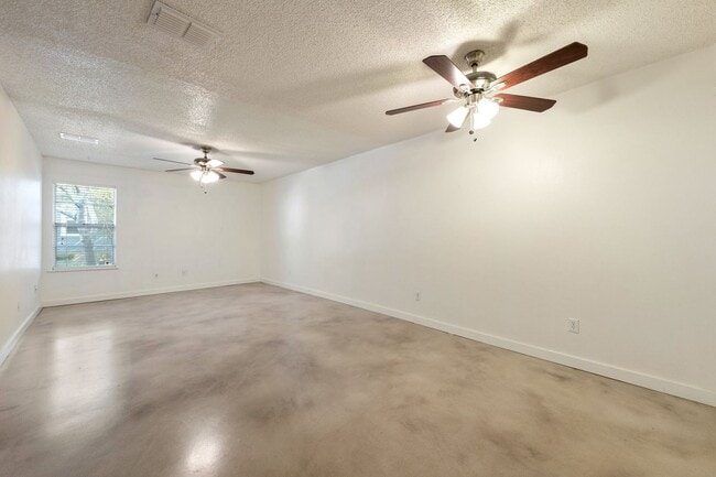 Building Photo - 5612 William Holland Ave