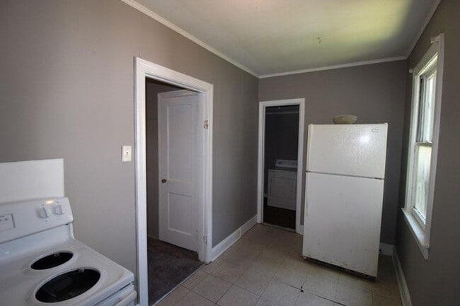 Building Photo - Charming Park Circle Bungalow