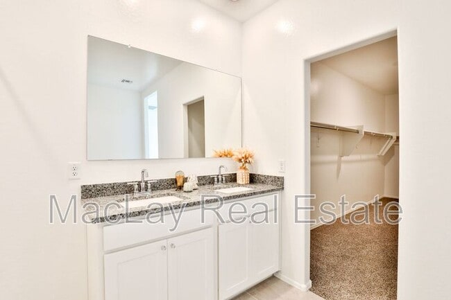 Building Photo - 1133 W Descanso Canyon Dr