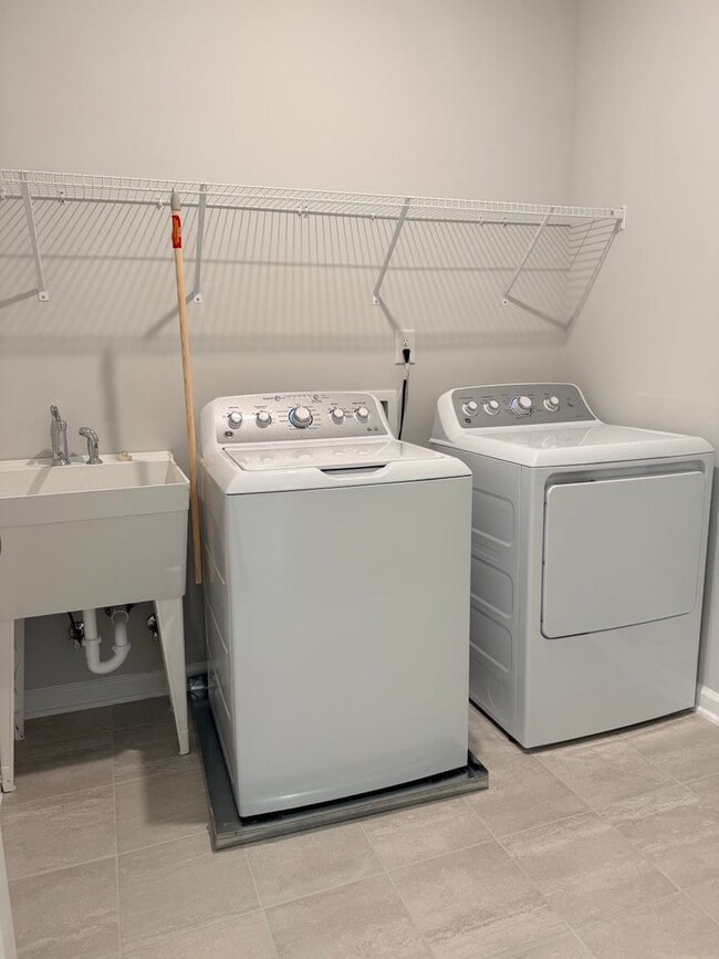 Building Photo - AMAZING Residence, Near Educational Facilities, With Wonderful Amenities!