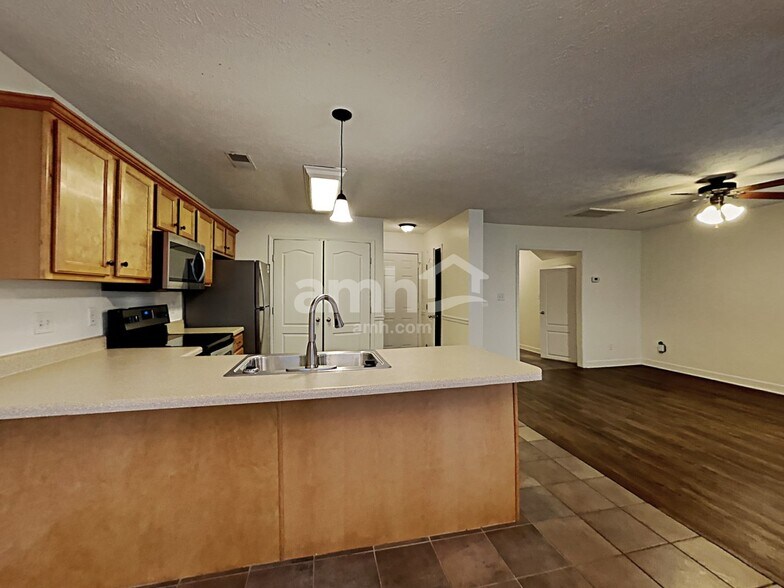 Building Photo - 1504 Beaconcrest Cir