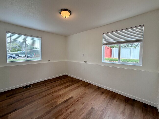 Building Photo - 1330 17th Ave
