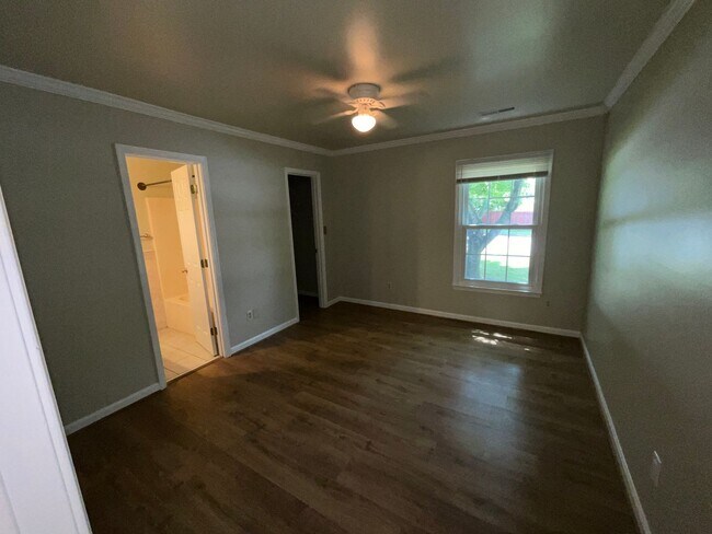 Building Photo - Now Available to View! Immaculate 2 bed, 2 bath, Fireplace, Garage, Granite and More!!