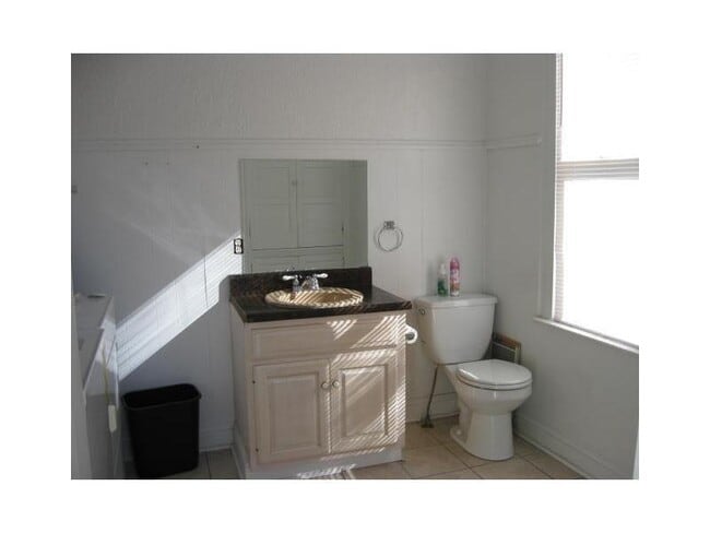 Building Photo - 22 W Katherine Ave