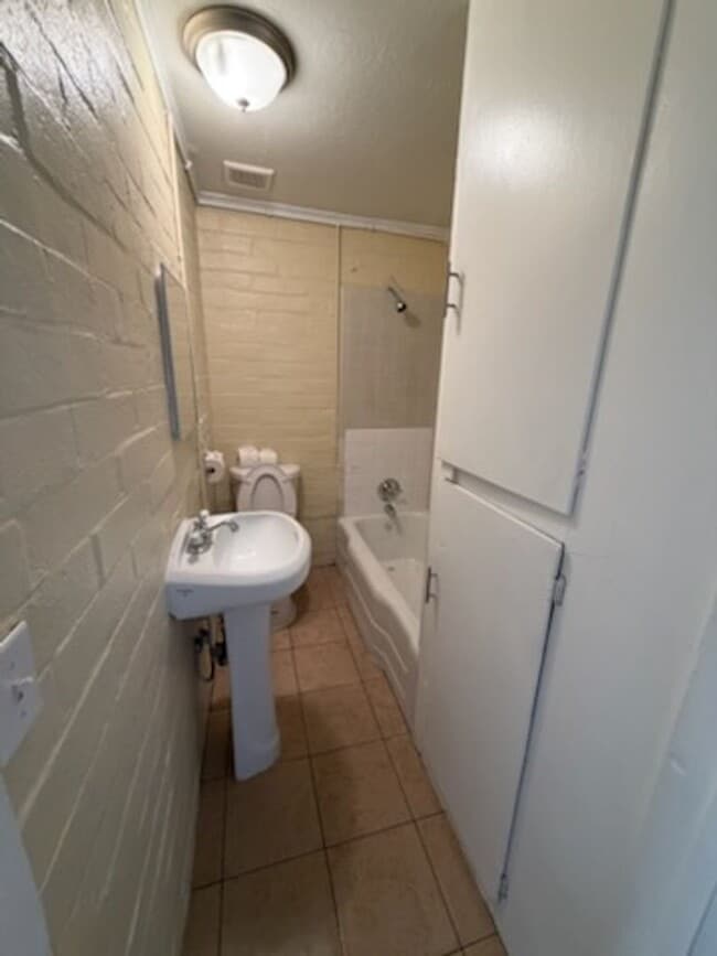 Building Photo - 2 Bedroom, 1 Bath Duplex for Rent In Ceres