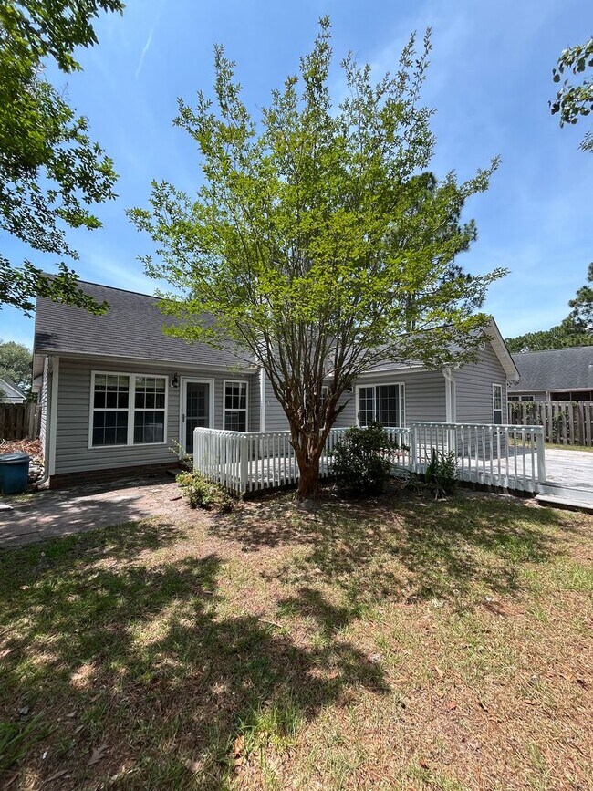 Building Photo - Discover this well-maintained 3-bedroom, 2-bath home in Wilmington, NC