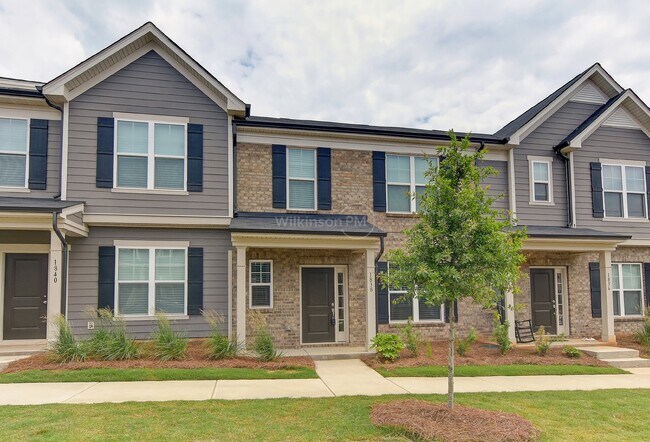 Building Photo - Beautiful 3BD/2.5BTH Townhouse with Commun...