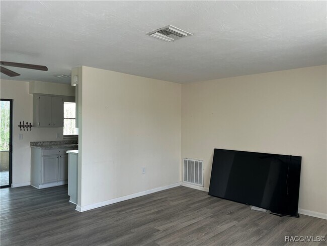 Building Photo - 302 S Jackson St