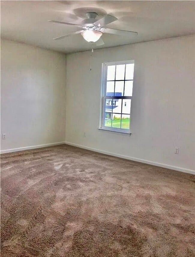 Building Photo - 251 Elmcrest Rise