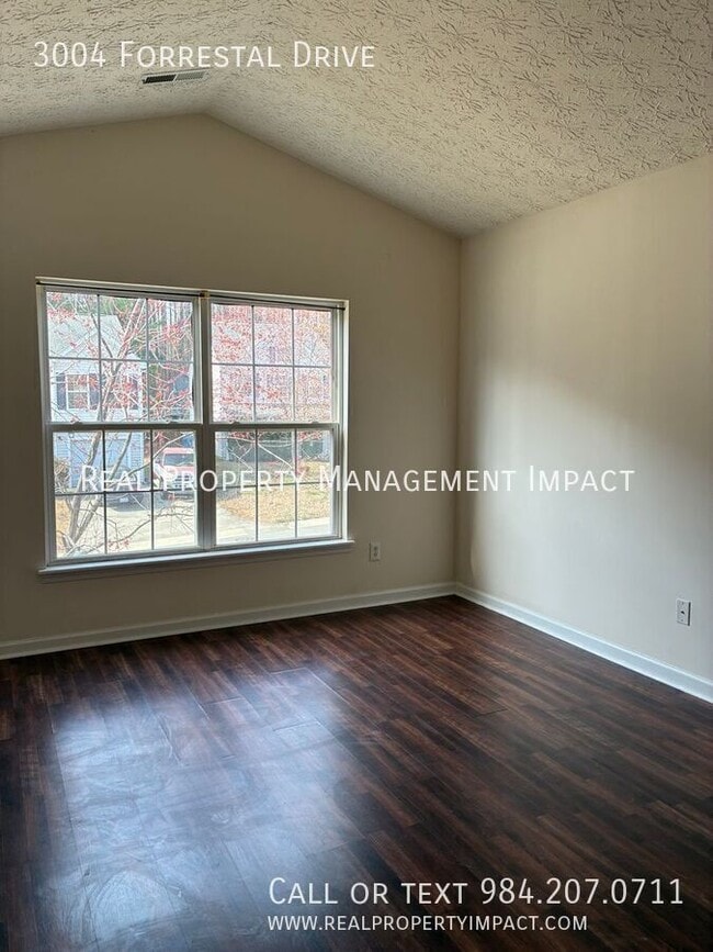 Building Photo - 3004 Forrestal Dr