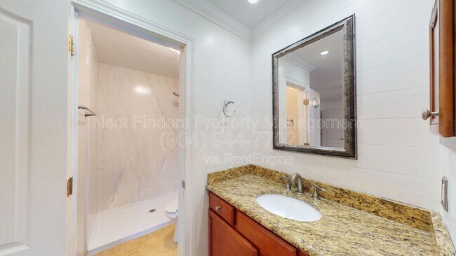 Building Photo - 12947 Tree Wy Ct N