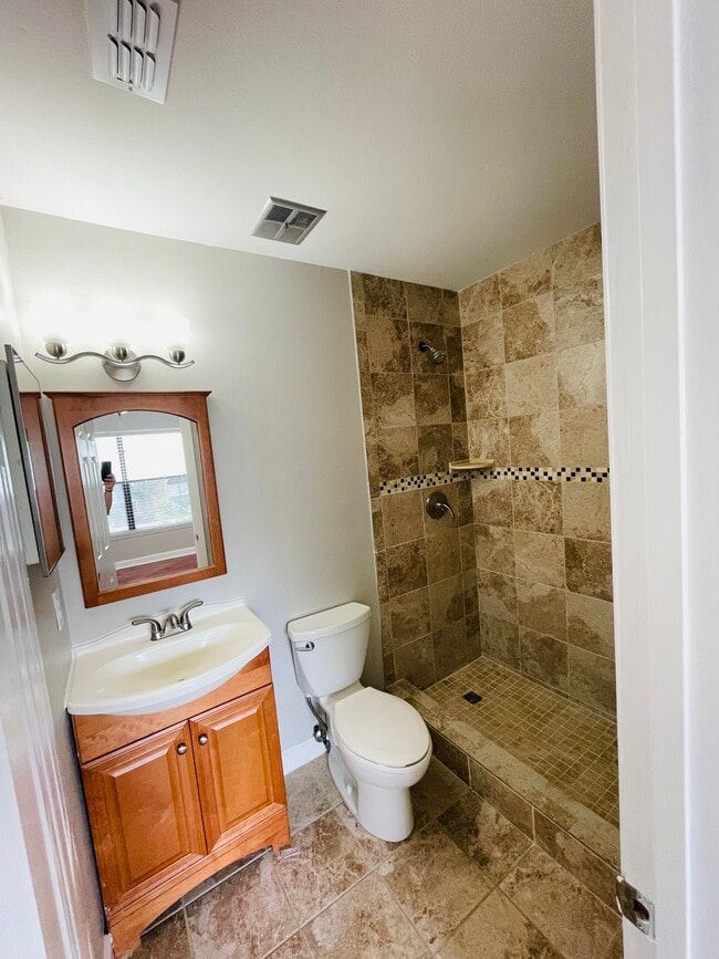 Building Photo - 606 Casa Park L Ct