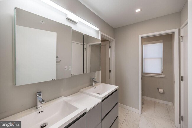 Building Photo - 1442 Hope St