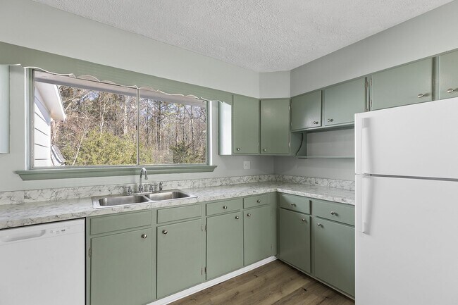 Building Photo - For Rent - Adorable 4BR 2BA house - East Ridge