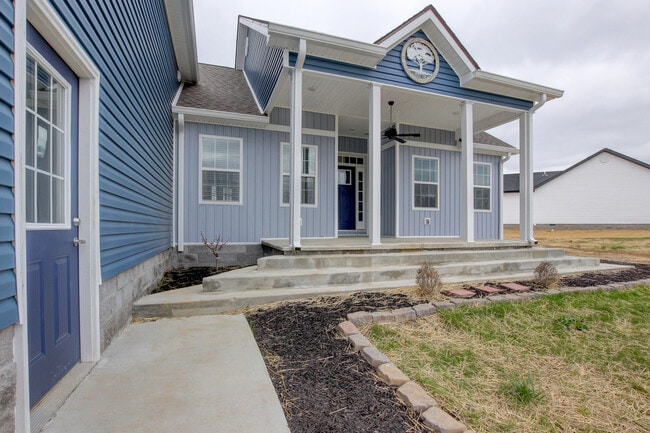 Building Photo - 127 Riverbend Dr