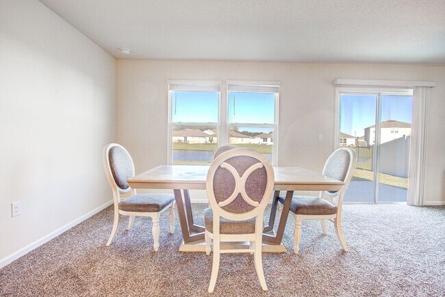 Building Photo - MOVE-IN READY 3/2 IN ENTRADA!