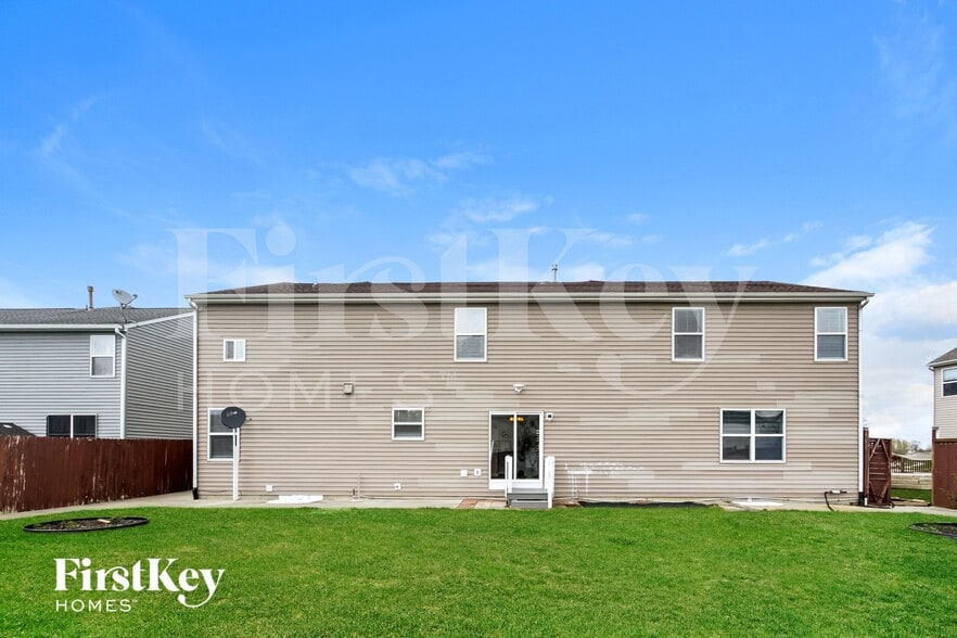 Building Photo - 3674 Pickwick Cir