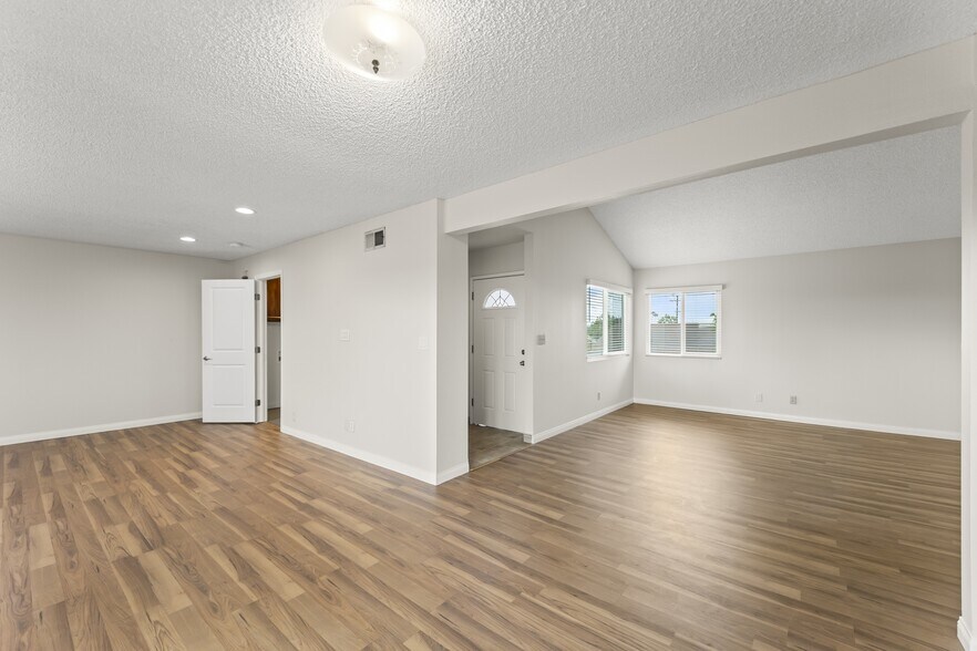 Building Photo - 4440 167th St