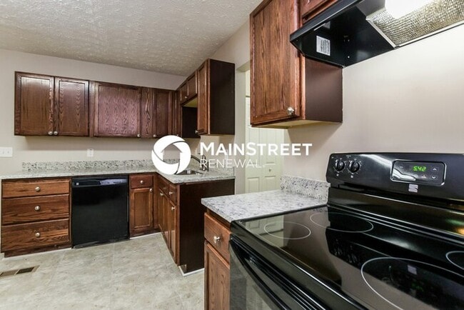 Building Photo - 2 Bedroom Pet-Friendly Home in Atlanta, GA with Main Street Renewal