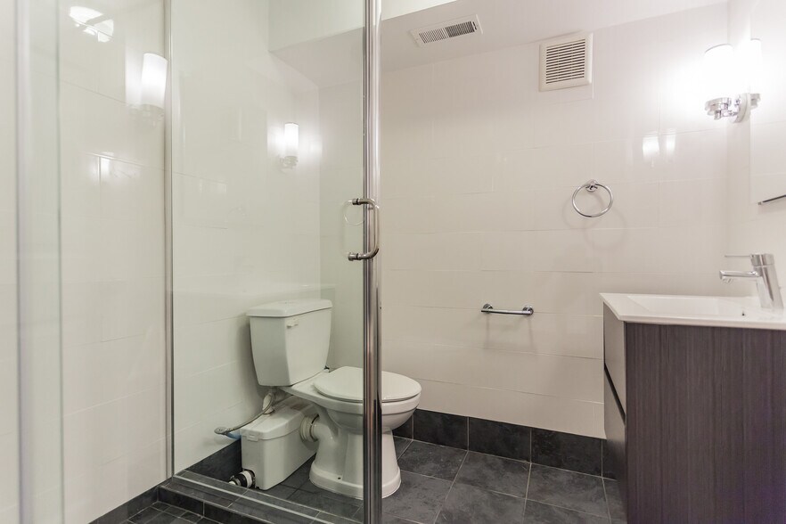 Basement BA - 1818 Federal St