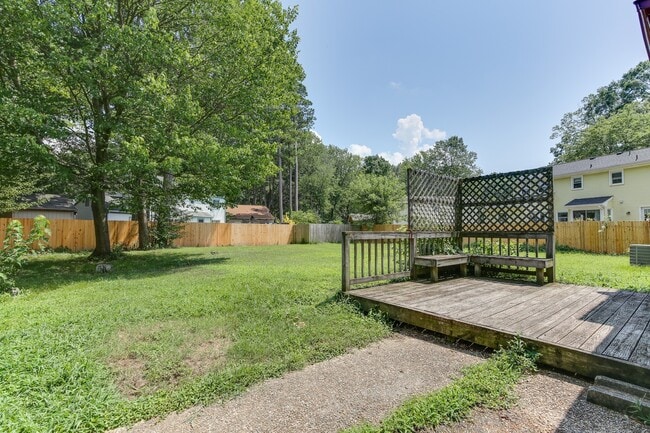 Building Photo - 732 Galahad Dr