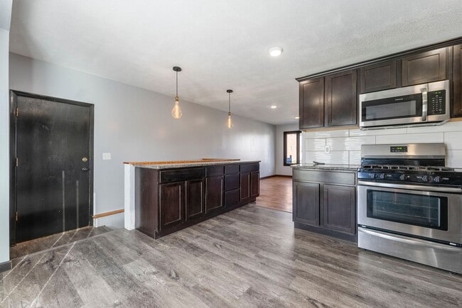 Building Photo - Beautiful 3/4 bed 2 bath home in East Moline!