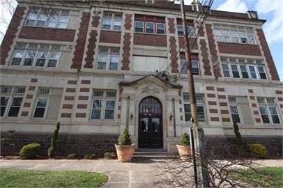 Primary Photo - 425 S Franklin St