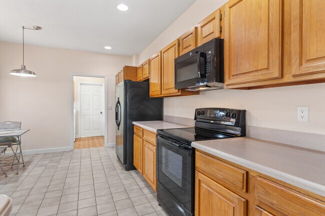 Building Photo - 1930 Westhampton Ct