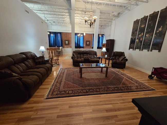 Building Photo - 215 S Jefferson Ave