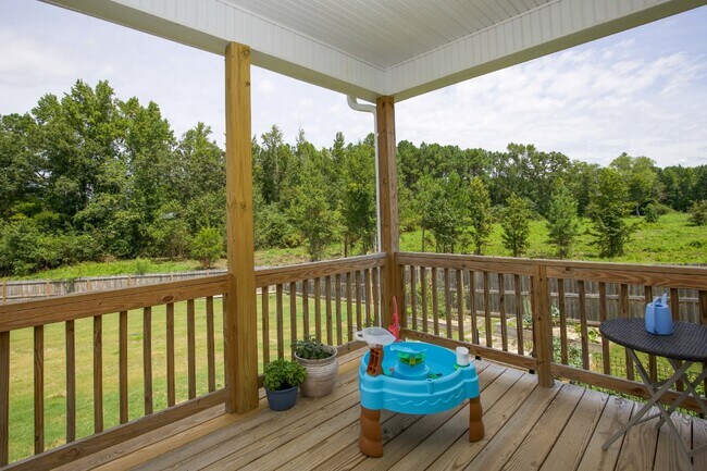 Building Photo - Gorgeous 4 bedroom home in Vass